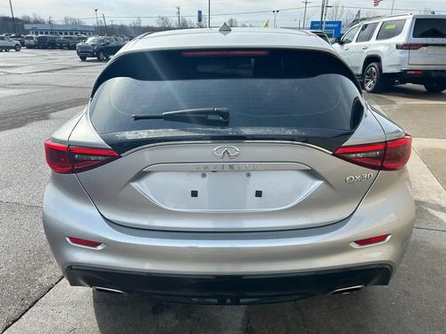2018 INFINITI QX30 Luxury