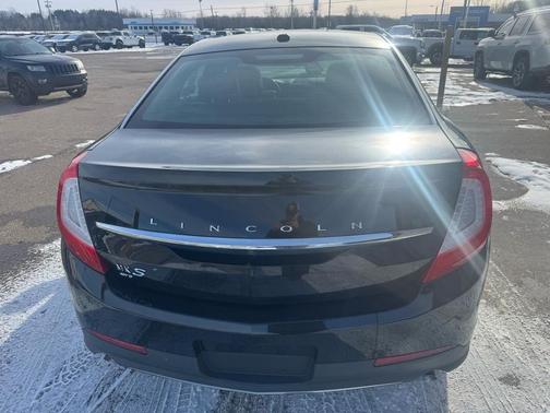 2015 Lincoln MKS Base
