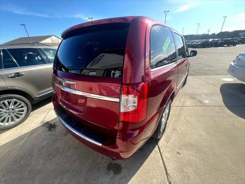 2016 Chrysler Town & Country Touring
