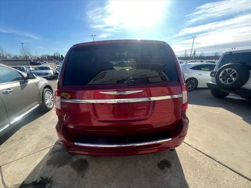 2016 Chrysler Town & Country Touring