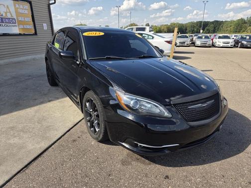 2013 Chrysler 200 S