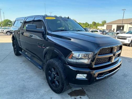 Brilliant Black Crystal Pearlcoat 2016 RAM 2500 Laramie