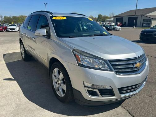 Silver Ice Metallic 2017 Chevrolet Traverse 1LT