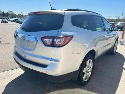 Silver Ice Metallic 2017 Chevrolet Traverse 1LT