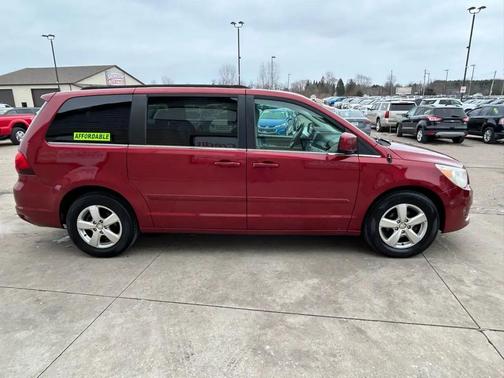 2011 Volkswagen Routan SE