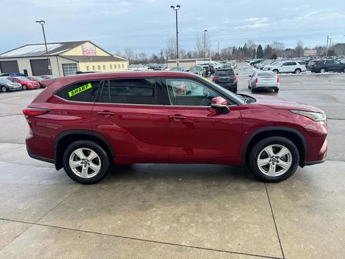 2022 Toyota Highlander LE