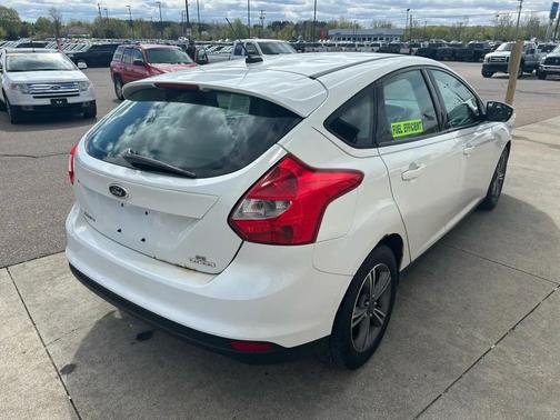 Oxford White 2014 Ford Focus SE