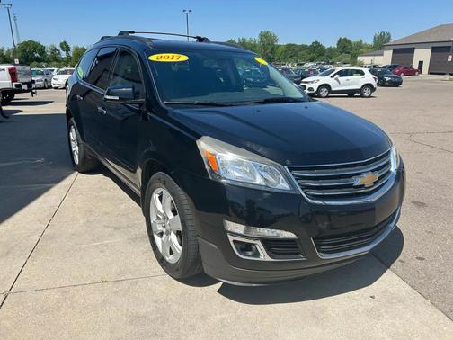 Mosaic Black Metallic 2017 Chevrolet Traverse 1LT
