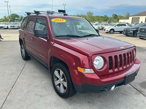 Granite Crystal Metallic Clearcoat 2017 Jeep Patriot Latitude