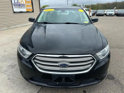 Shadow Black 2017 Ford Taurus SE