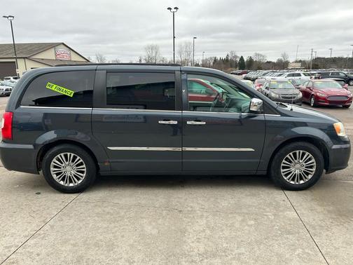 2014 Chrysler Town & Country Touring-L