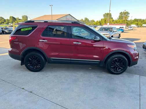 Red 2014 Ford Explorer XLT
