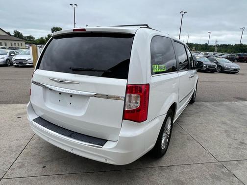2015 Chrysler Town & Country Touring-L