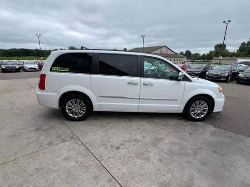 2015 Chrysler Town & Country Touring-L