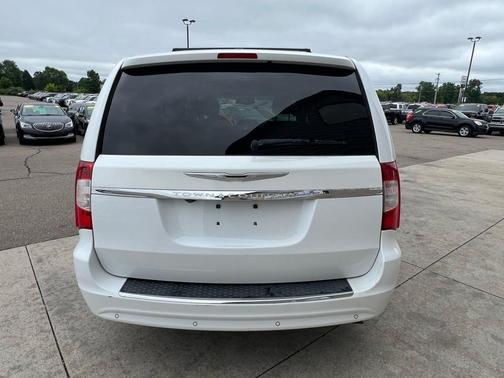 2015 Chrysler Town & Country Touring-L