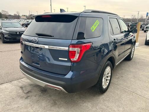 Blue Jeans Metallic 2016 Ford Explorer XLT