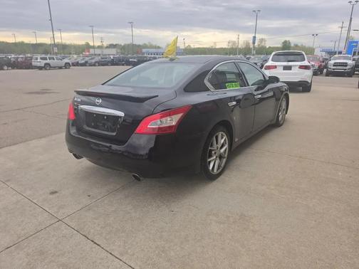 Black 2011 Nissan Maxima SV