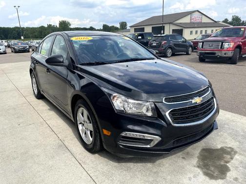 Photo 3 of 33 of 2016 Chevrolet Cruze Limited 1LT