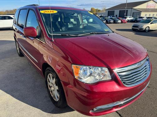 2016 Chrysler Town & Country Touring