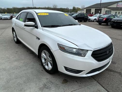 White 2013 Ford Taurus SEL