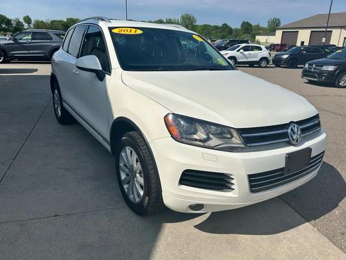 Campanella White 2011 Volkswagen Touareg VR6 Sport