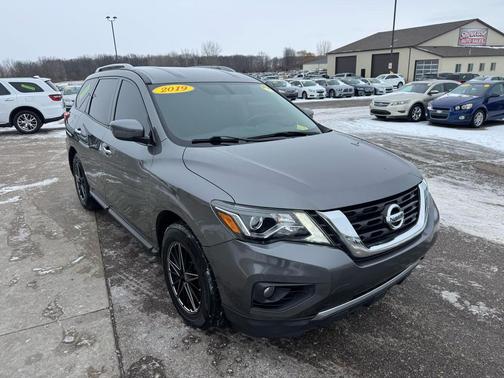 2019 Nissan Pathfinder SV