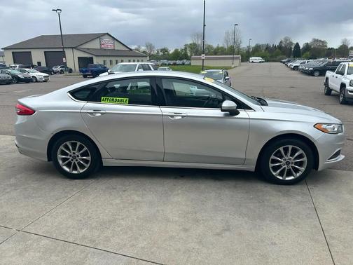 Ingot Silver 2017 Ford Fusion SE