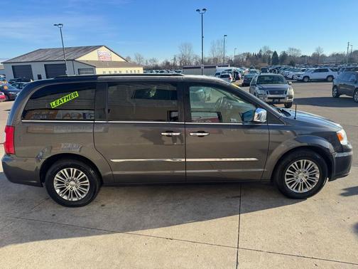 2015 Chrysler Town & Country Touring-L