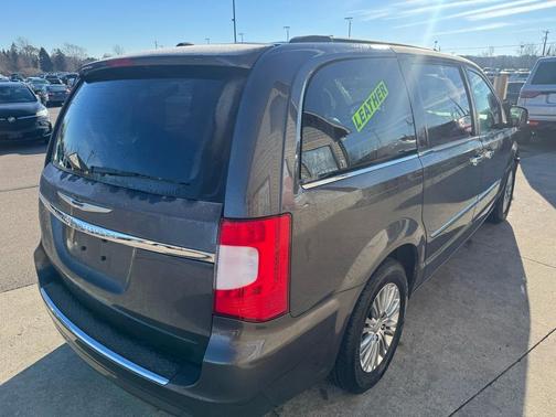 2015 Chrysler Town & Country Touring-L