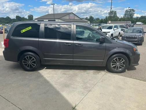Granite Pearlcoat 2017 Dodge Grand Caravan GT