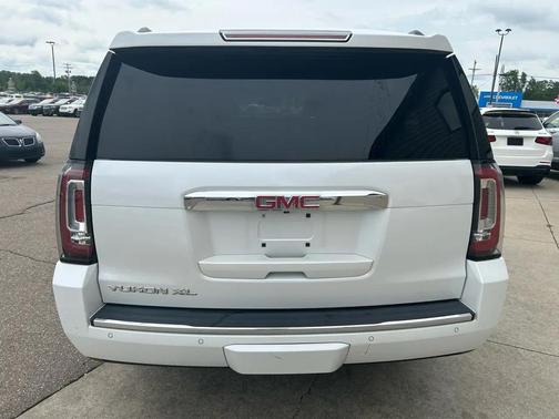 White 2016 GMC Yukon XL Denali