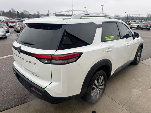 2023 Nissan Pathfinder SL 4WD