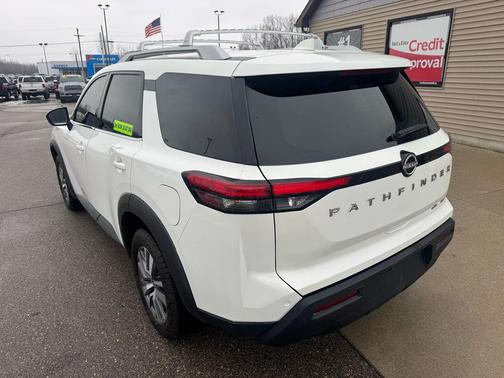 2023 Nissan Pathfinder SL 4WD