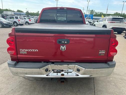 Red 2008 Dodge Dakota Laramie