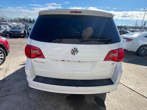2013 Volkswagen Routan SE