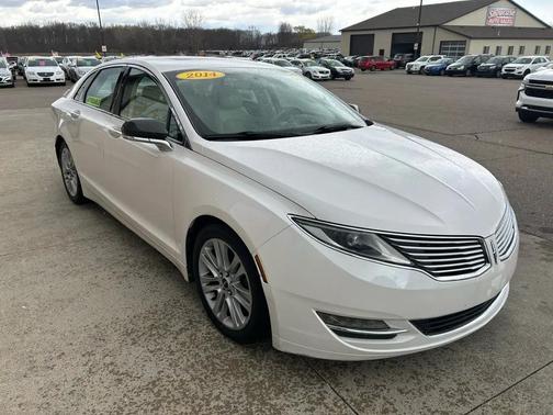 White Platinum Metallic Tri-Coat 2014 Lincoln MKZ Base