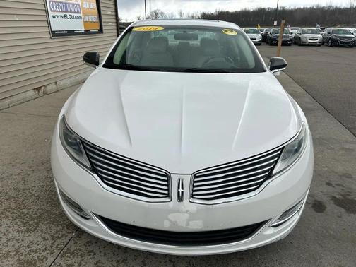 White Platinum Metallic Tri-Coat 2014 Lincoln MKZ Base