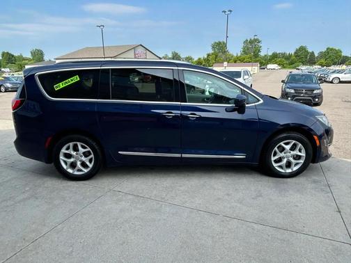 Jazz Blue Pearlcoat 2018 Chrysler Pacifica Touring-L