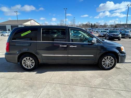 2014 Chrysler Town & Country Touring-L