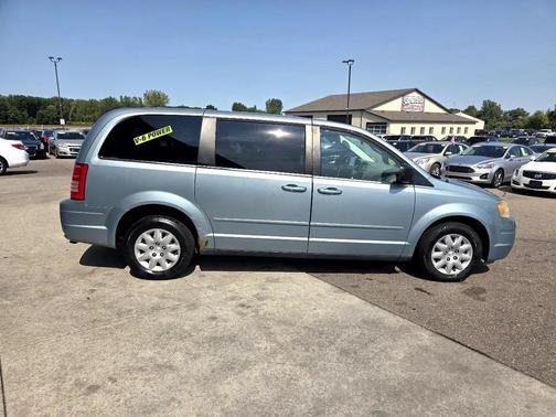 2009 Chrysler Town & Country LX