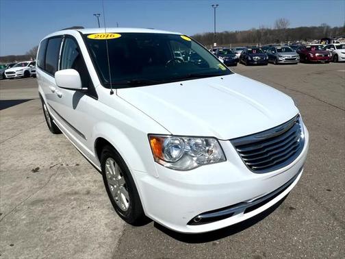 2016 Chrysler Town & Country Touring