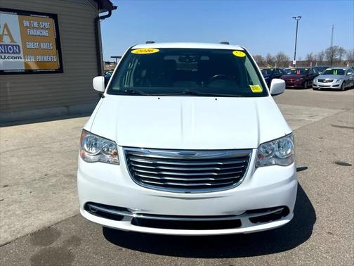 2016 Chrysler Town & Country Touring