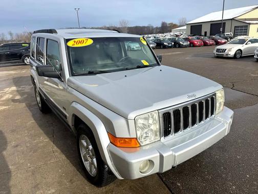 2007 Jeep Commander Sport