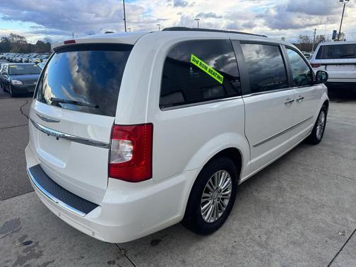 2013 Chrysler Town & Country Touring-L