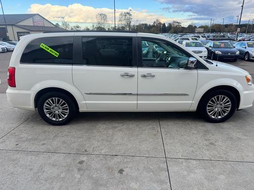 2013 Chrysler Town & Country Touring-L