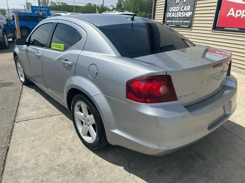Billet Silver Metallic Clearcoat 2013 Dodge Avenger SE