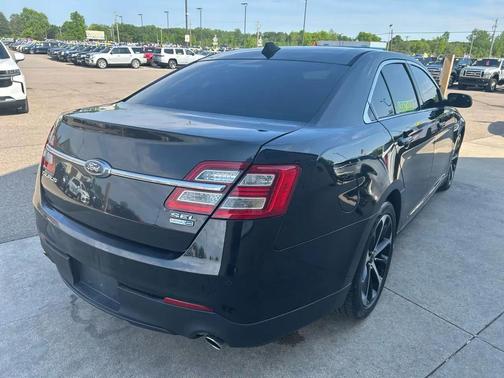 Tuxedo Black Metallic 2014 Ford Taurus SEL