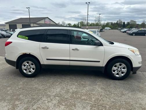 White 2012 Chevrolet Traverse LS