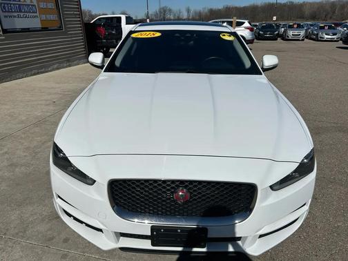 Fuji White 2018 Jaguar XE 25t