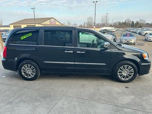 2013 Chrysler Town & Country Touring-L